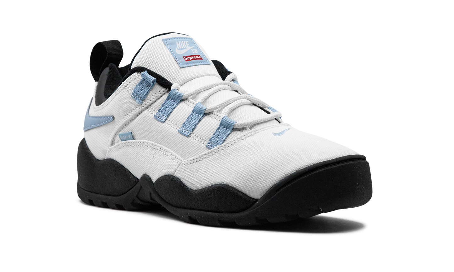 SB Darwin Low "Supreme - Sail" FQ3000 100
