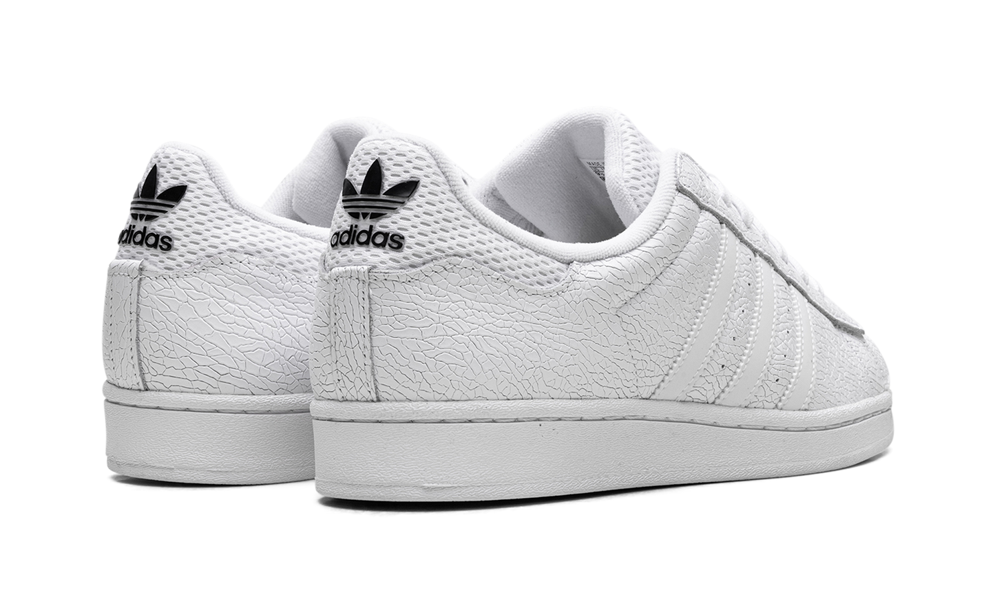 Superstar ADV Vitoria "Cloud White Core Black" JP5705
