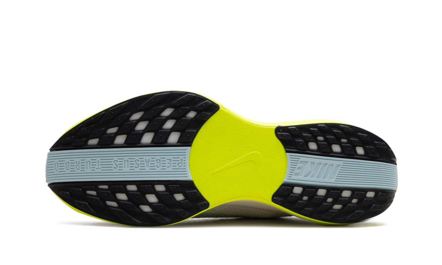 Pegasus Plus "Sail / Pale Ivory / Volt Black" HQ3451 101