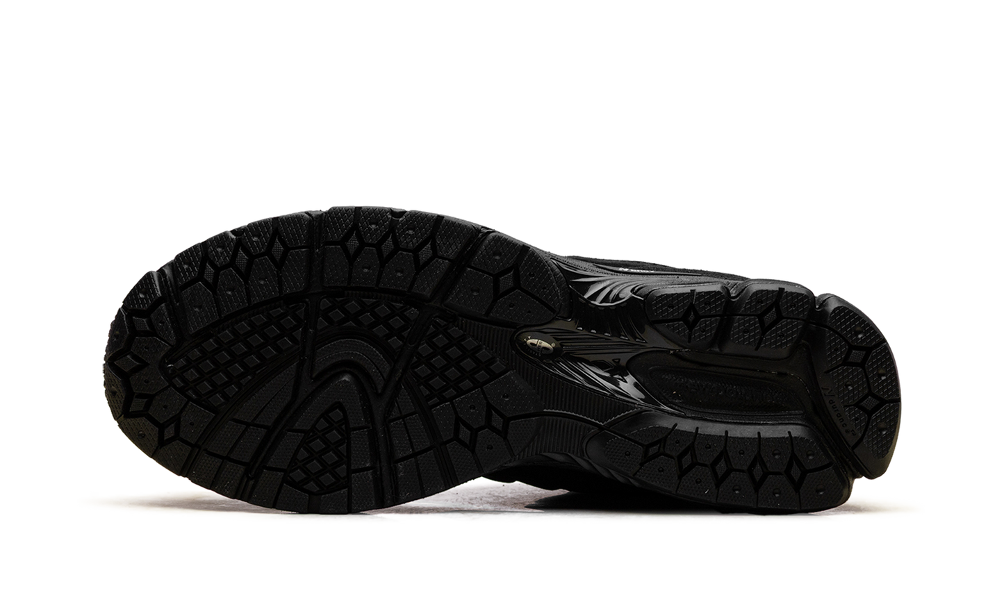 2002R "Black Metallic" U200278J