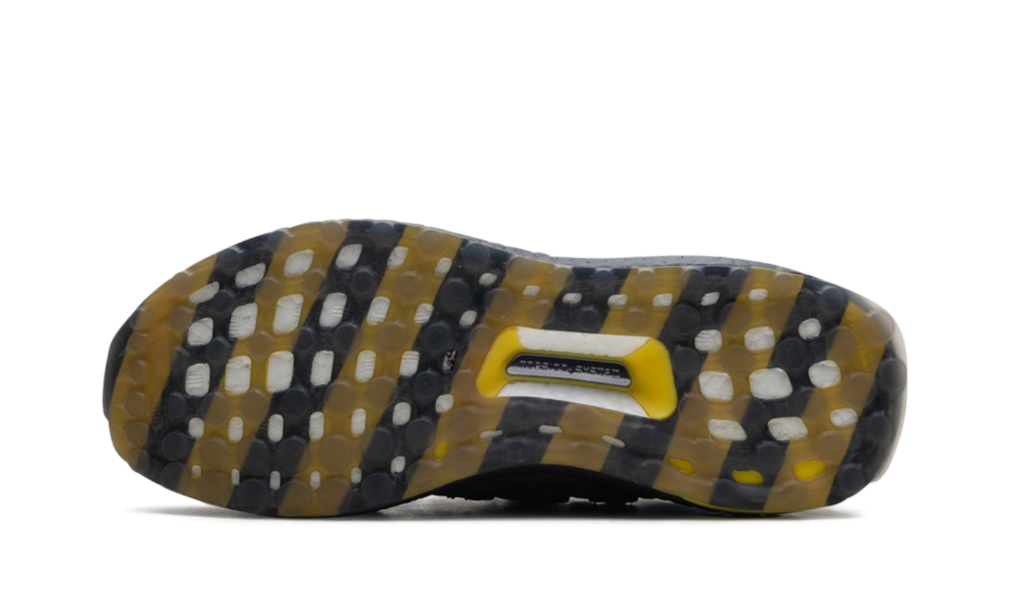 Ultra Boost "Fortnite - Battle Bus" JQ0713
